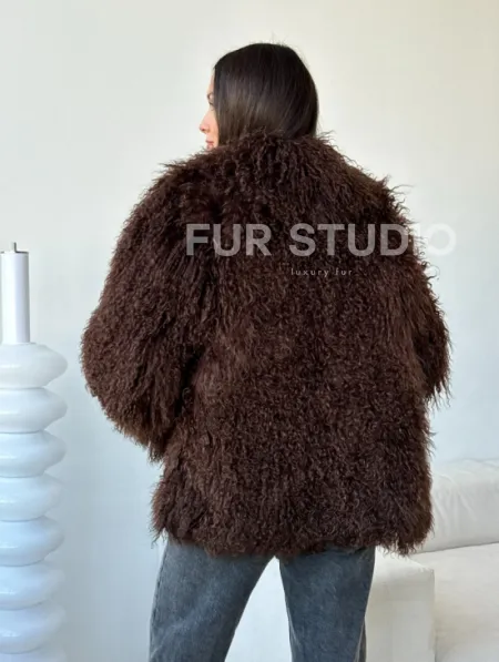 Коричневая шуба из ламы - фото 6