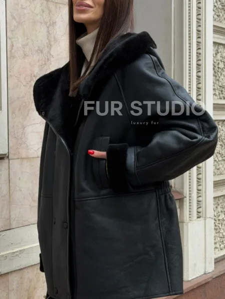 Женская дубленка с капюшоном - фото 3