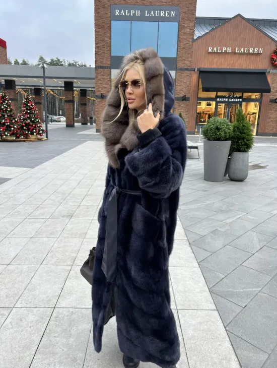 Норковая шуба с капюшоном из меха куницы - цвет инфинити (темно-синий) - фото 8