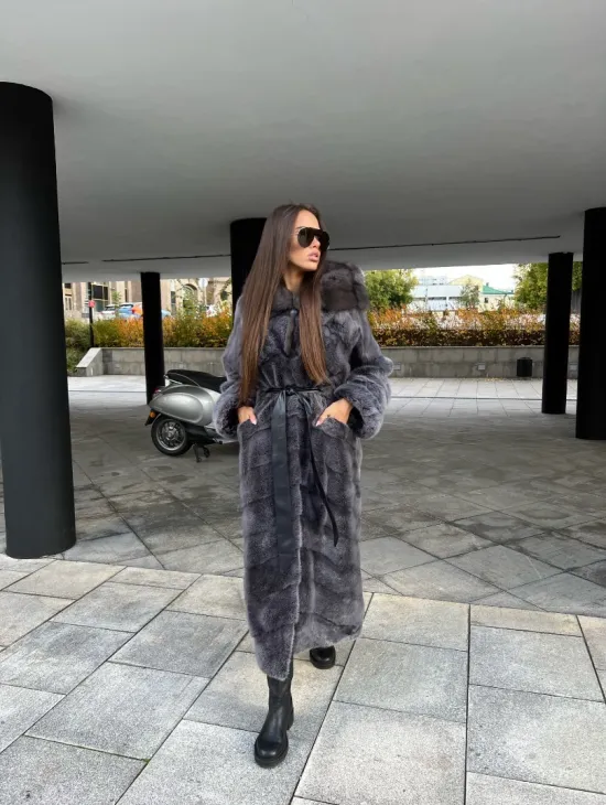 Шуба из аукционной норки с капюшоном куница цвет графит-хамелеон - фото 10