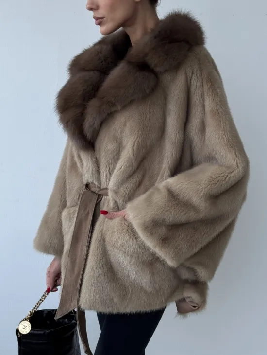 Зимнее пончо из меха норки Pastel с воротником из куницы - фото 3