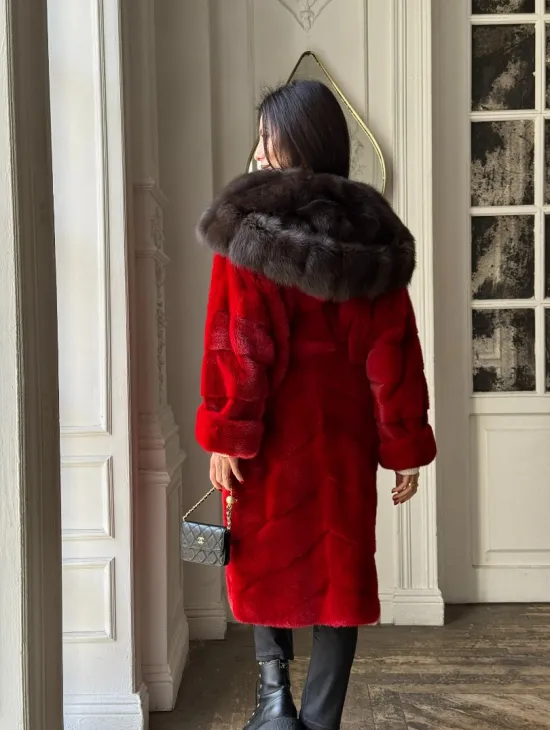 Красное меховое кимоно из аукционной норки с капюшоном куница - фото 9