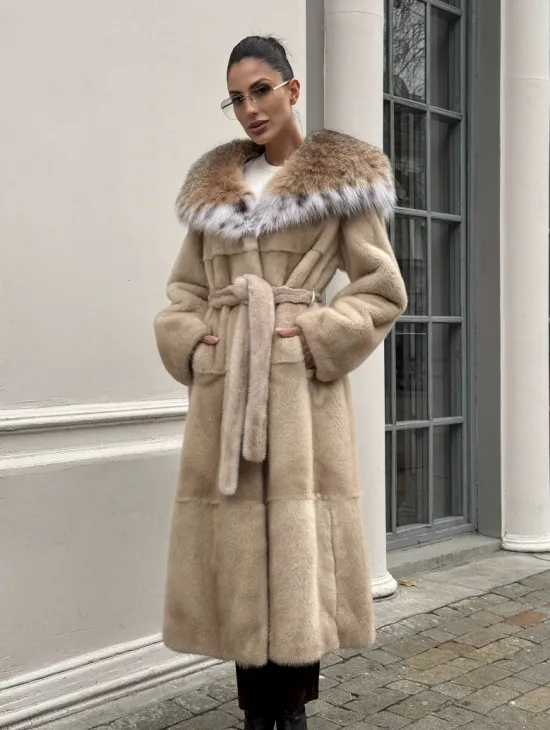 Классическая шуба из меха норки Champagne с капюшоном из рыси - фото 0