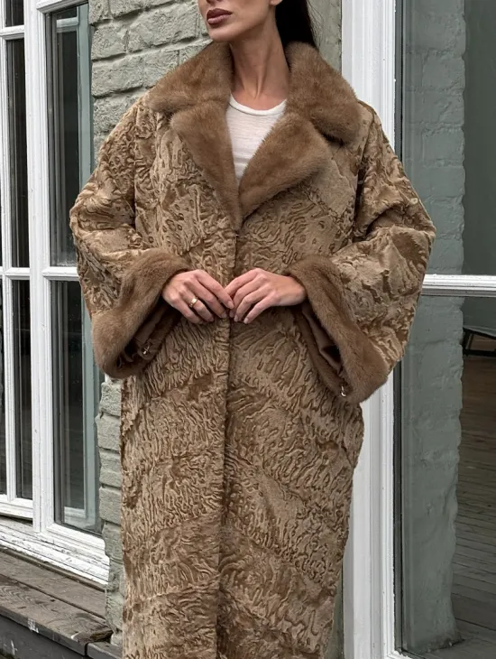Женская шуба из меха каракуля GOLD кимоно паркет английский воротник - фото 3
