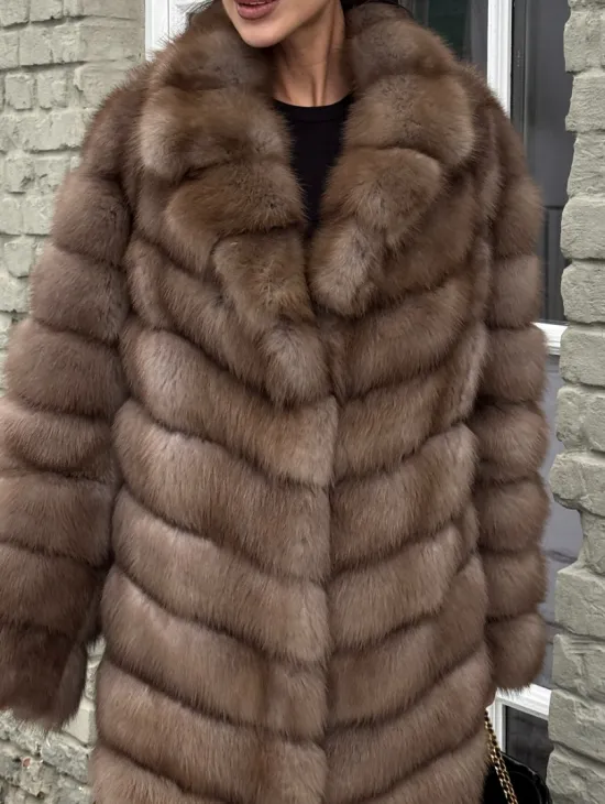 Длинная шуба из меха куницы - фото 2