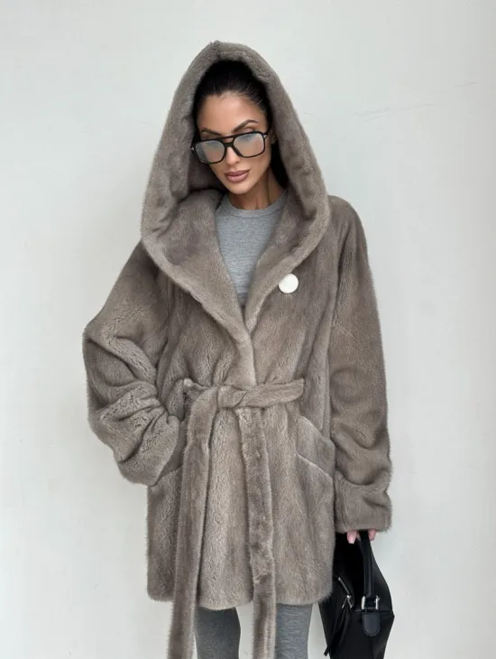 Полушубок женский из натурального меха норки с капюшоном под пояс - фото 8