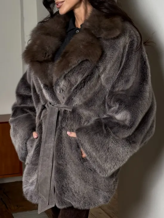 Женский норковый полушубок с воротником из куницы, фасон - летучая мышь - фото 1