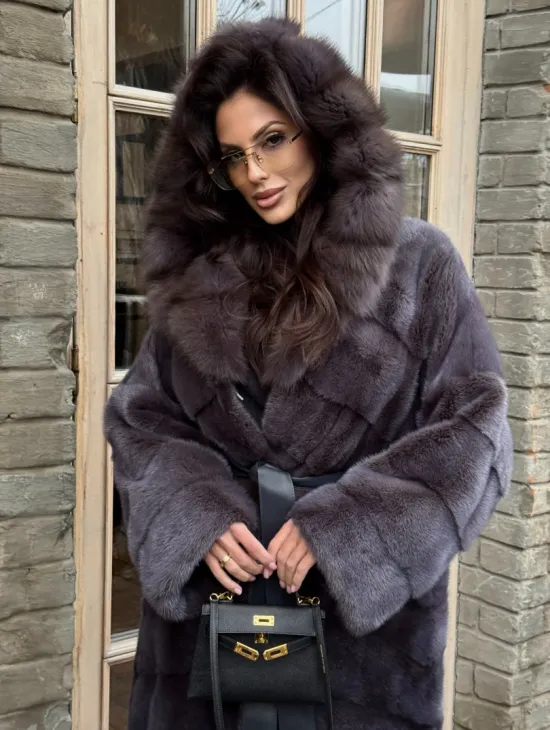 Удлиненная шуба из меха норки с капюшоном куница - фото 2