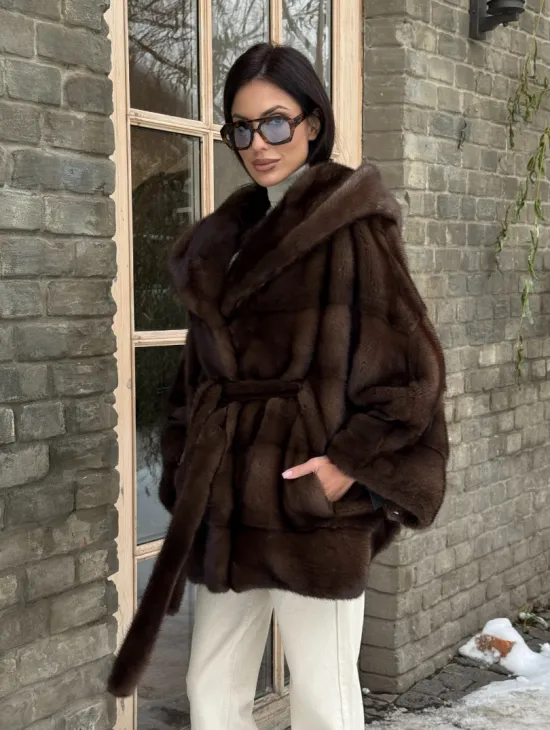 Полушубок из натурального меха норки Nafa mink в цвете соболь с капюшоном, фасон - летучая мышь - фото 7