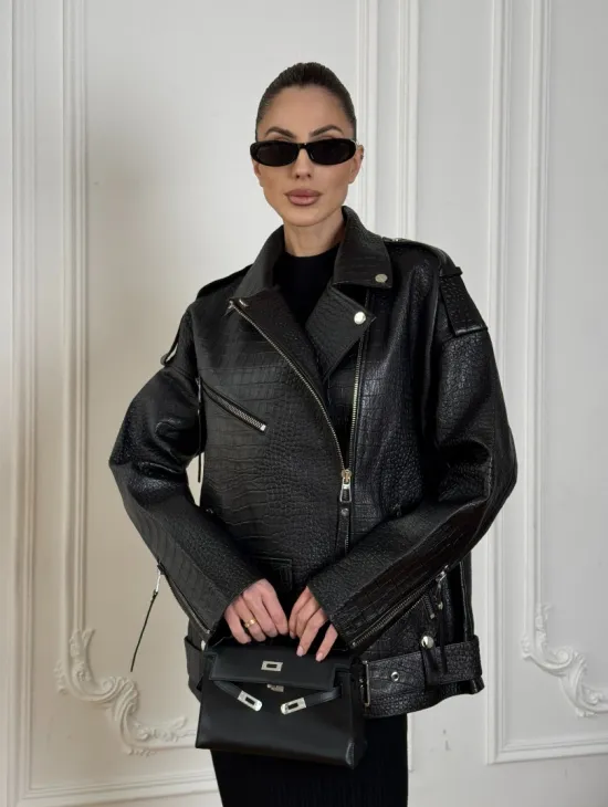 Total black удлиненная женская косуха из натуральной кожи CROCO с косой застежкой-молнией - фото 7