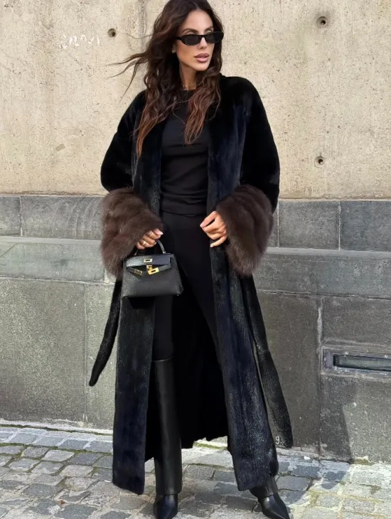 Длинная черная норковая шуба с манжетами из меха куницы - фото 0