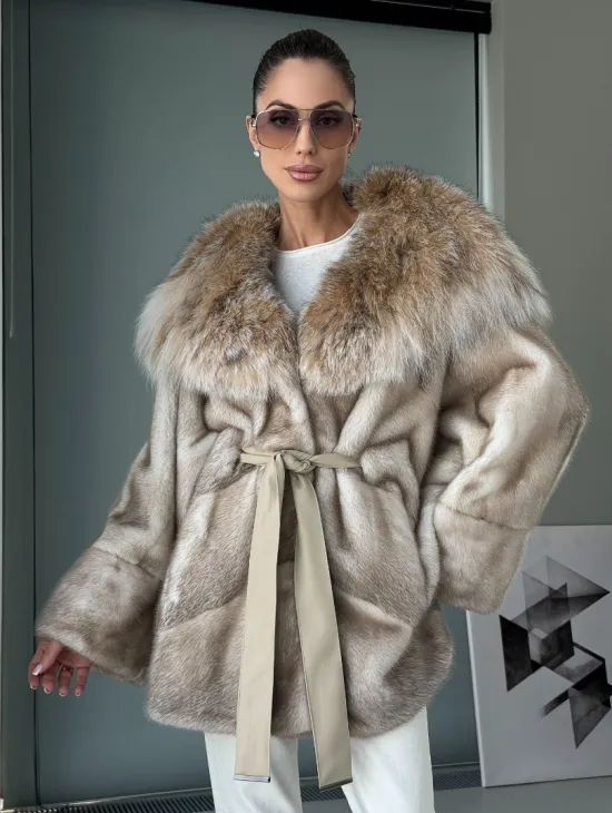 Шуба летучая мышь из норки Ivory с капюшоном из меха рыси - фото 0