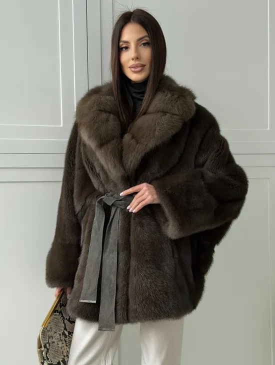 Шуба норковая летучая мышь с воротником из куницы - цвет хаки - фото 0