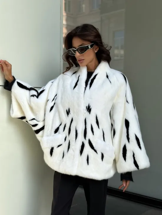 Белый норковый полушубок с рисунком - фото 10