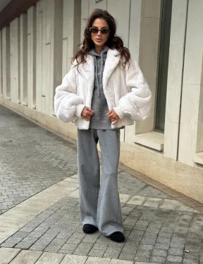 Белый норковый бомбер на резинке - фото 12