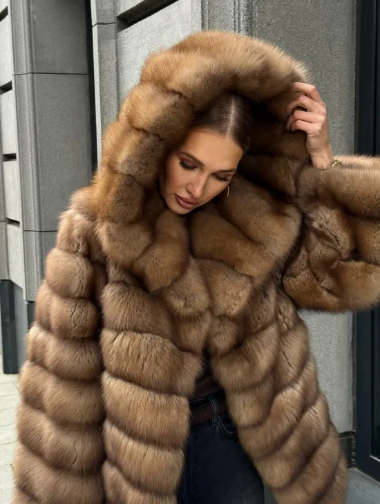 Шуба из натурального меха куницы с капюшоном - фото 6