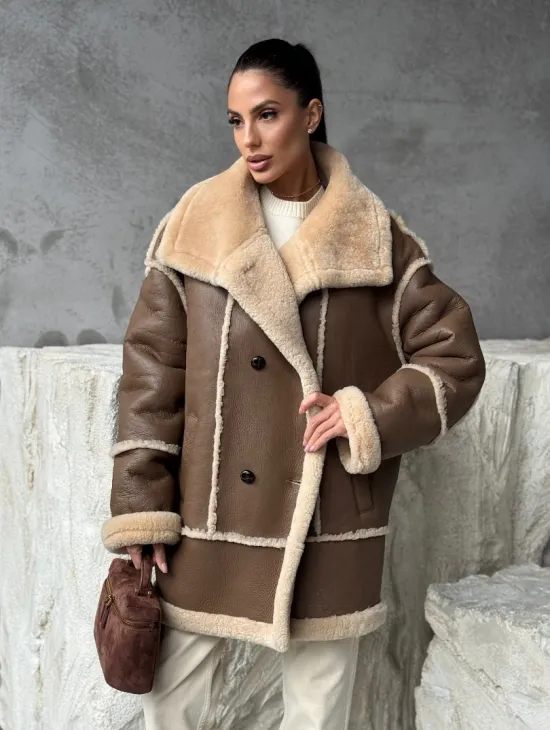 Коричневая женская дубленка - фото 10