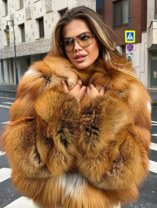 Шуба из лисы с капюшоном - фото 4