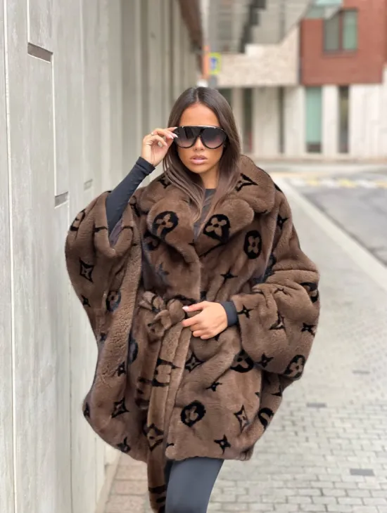 Норковое пончо из меха аукционной норки Velvet в цвете соболь - фото 0