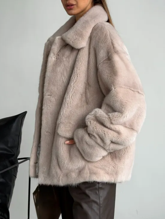 Короткая норковая шуба в цвете нюд - фото 3