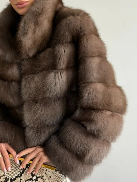 Короткая шуба из куницы - цвет трюфель - фото 3