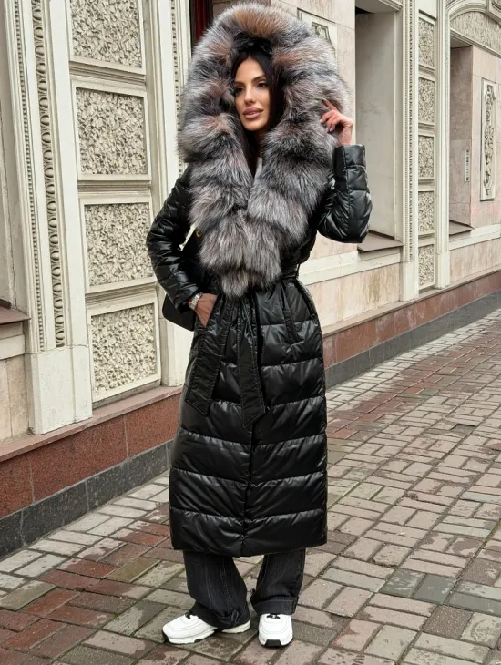 Чёрное пуховое пальто с меховым капюшоном из чернобурки - фото 9