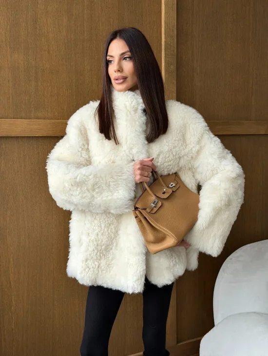 Светлая женская двухсторонняя дубленка - фото 14