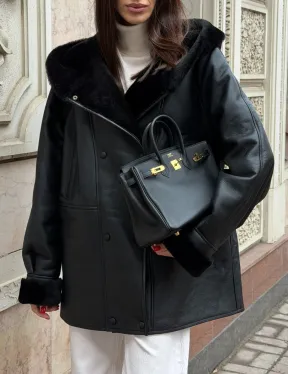 Женская дубленка с капюшоном - фото 1