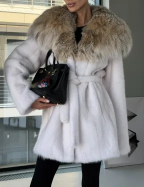 Белая шуба с капюшоном из рыси - фото 4