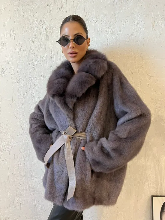 Короткая шуба из меха норки с воротником из меха куницы - фото 0