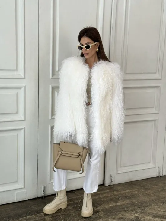 Белая шуба из меха ламы - фото 8