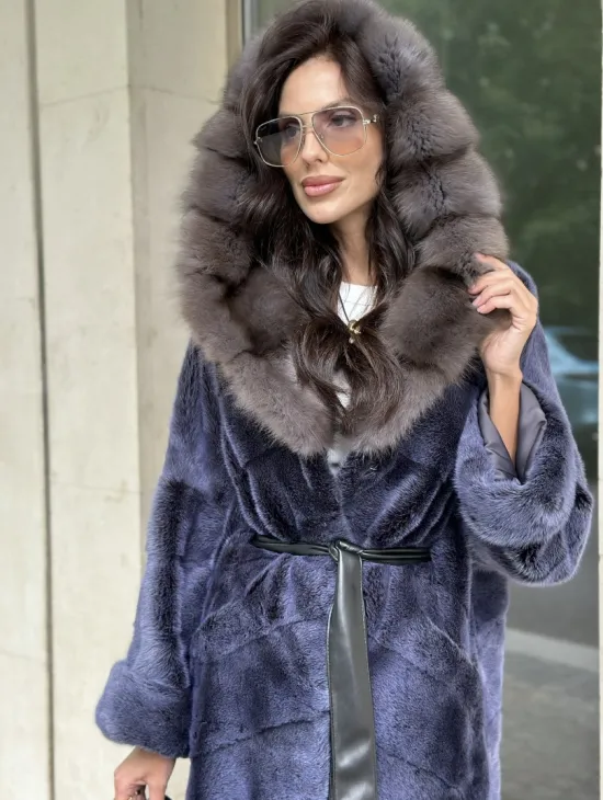 Длинная шуба из норки с капюшоном из куницы - цвет синий графит - фото 2
